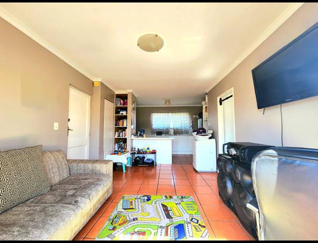 1 BEDROOM APARTMENT FOR SALE IN TOWNSEND ESTATE